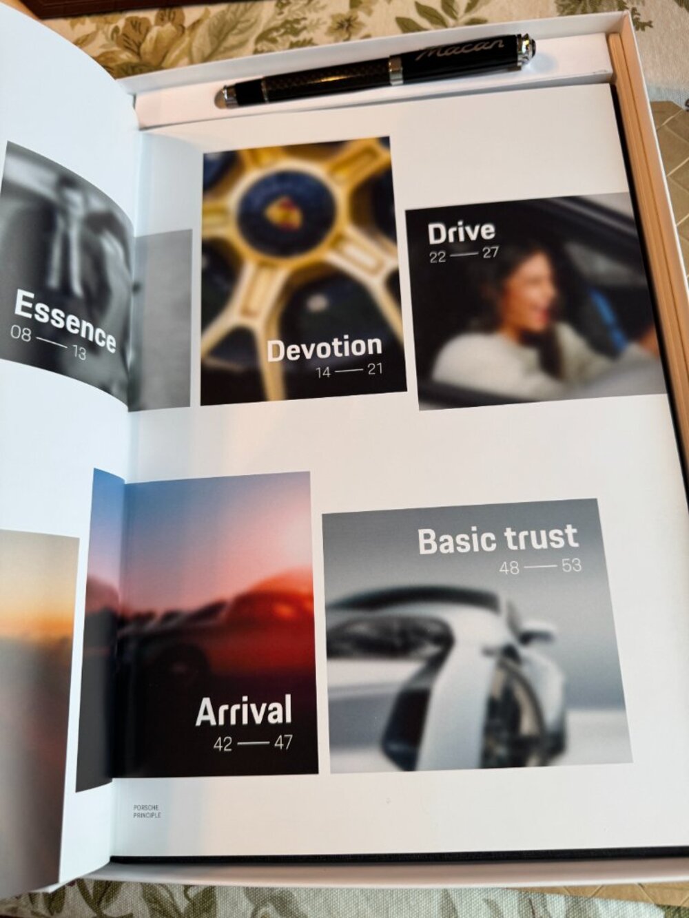 Porsche Macan 2026 New Owner Welcome Kit with Portfolio Book & Matching Pen New - Picture 7 of 10